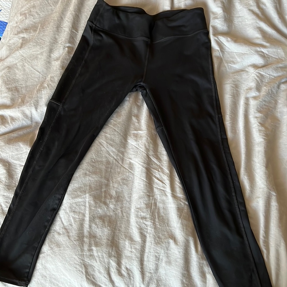 Black fabletics power hold leggings